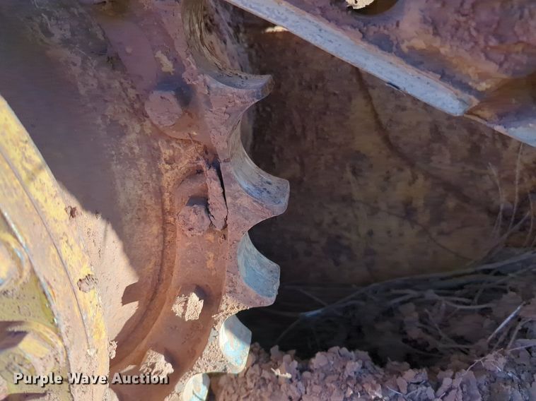 image for item NZ9342 1987 Caterpillar D4H dozer