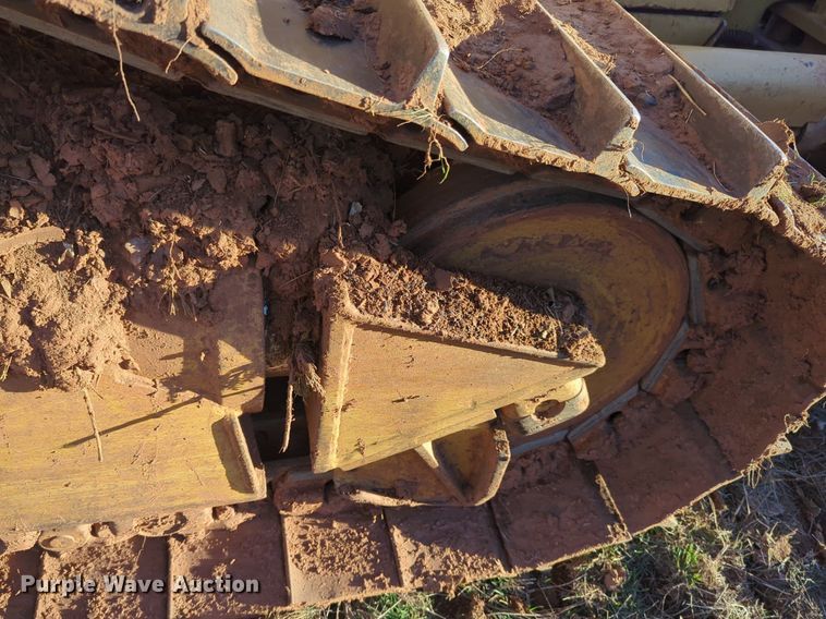 image for item NZ9342 1987 Caterpillar D4H dozer