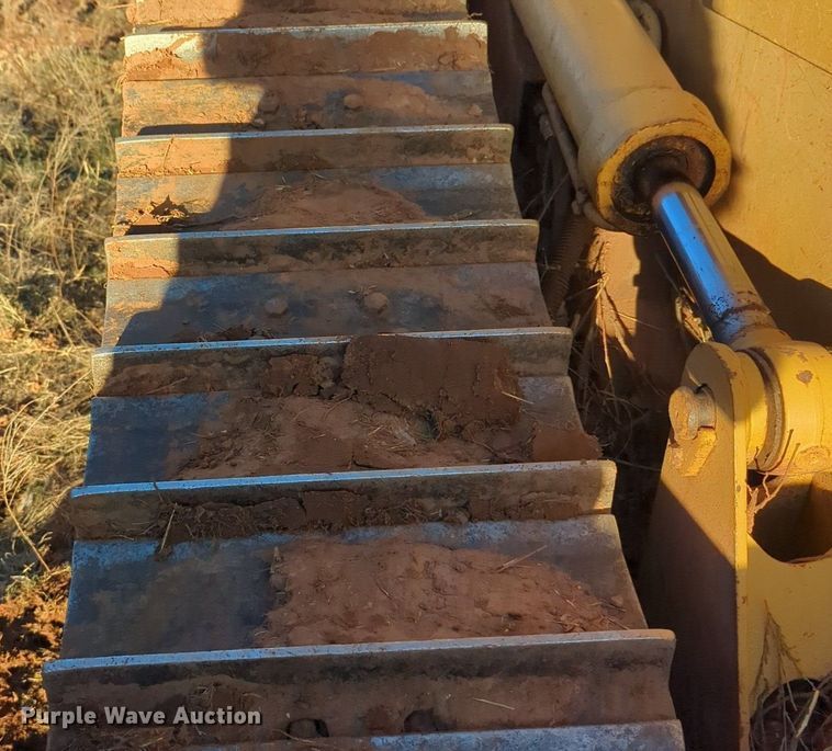 image for item NZ9342 1987 Caterpillar D4H dozer