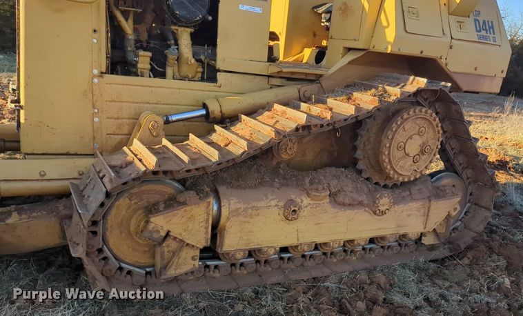 image for item NZ9342 1987 Caterpillar D4H dozer