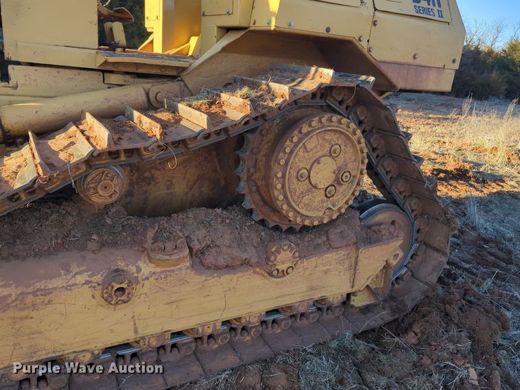 image for item NZ9342 1987 Caterpillar D4H dozer