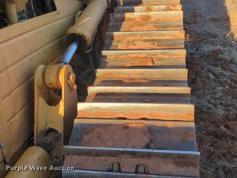 image for item NZ9342 1987 Caterpillar D4H dozer