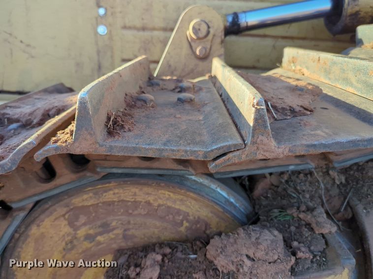 image for item NZ9342 1987 Caterpillar D4H dozer