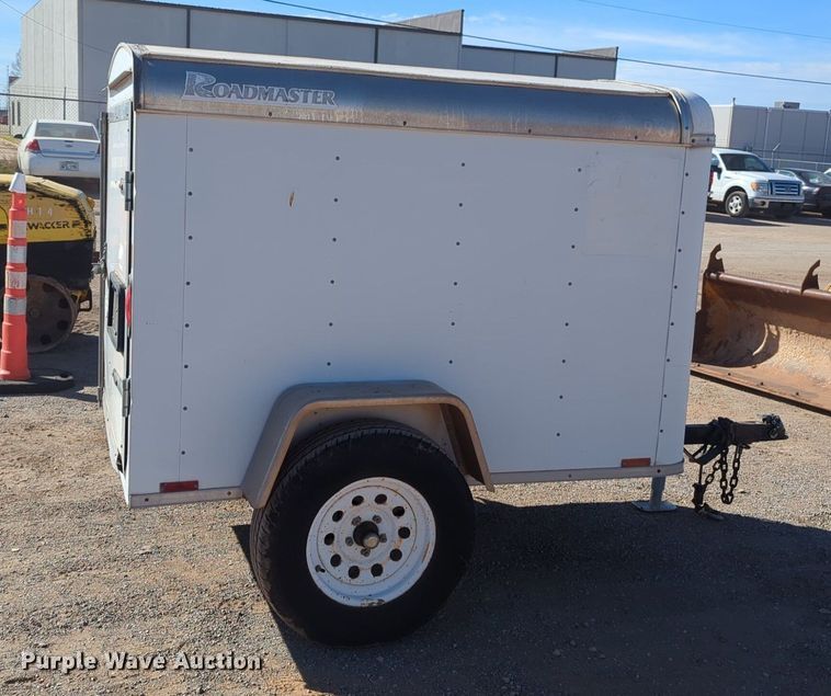 image for item NZ9355 2001 Road Master enclosed cargo trailer