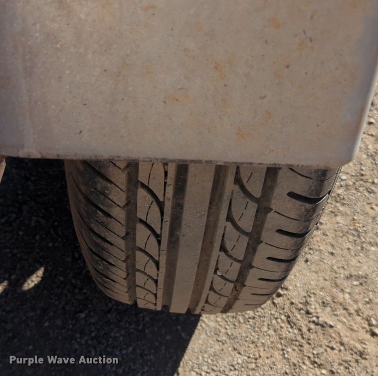 image for item NZ9355 2001 Road Master enclosed cargo trailer