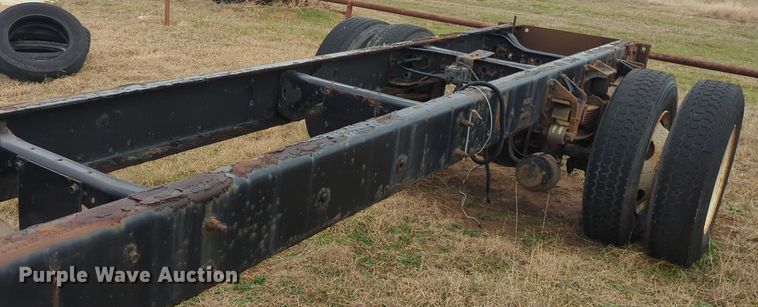 image for item NZ9369 2004 Ford F750 Super Duty truck cab and chassis