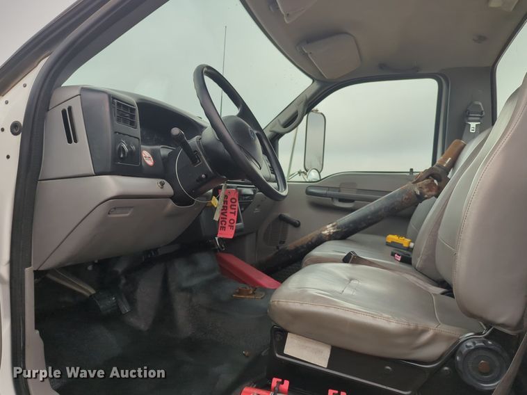 image for item NZ9369 2004 Ford F750 Super Duty truck cab and chassis