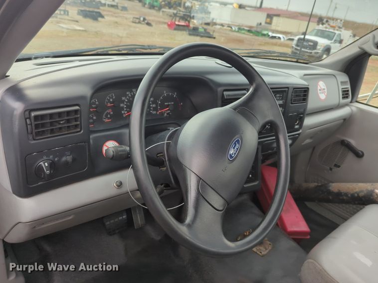 image for item NZ9369 2004 Ford F750 Super Duty truck cab and chassis