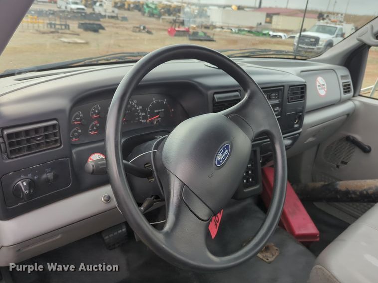 image for item NZ9369 2004 Ford F750 Super Duty truck cab and chassis