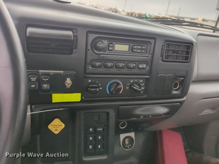 image for item NZ9369 2004 Ford F750 Super Duty truck cab and chassis