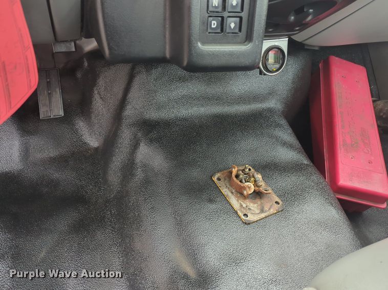 image for item NZ9369 2004 Ford F750 Super Duty truck cab and chassis