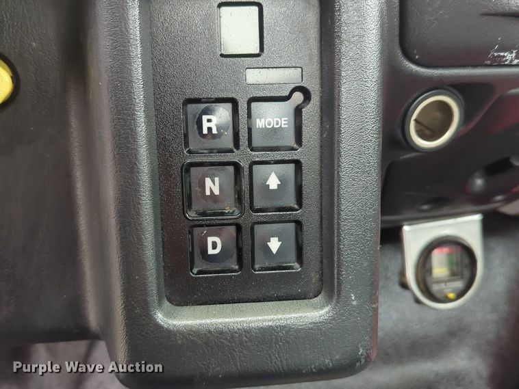 image for item NZ9369 2004 Ford F750 Super Duty truck cab and chassis