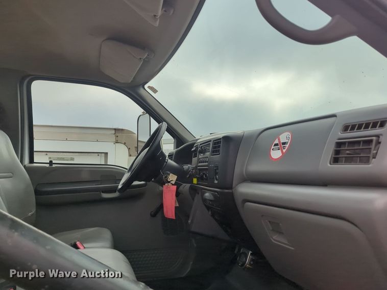 image for item NZ9369 2004 Ford F750 Super Duty truck cab and chassis