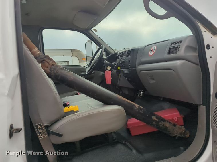 image for item NZ9369 2004 Ford F750 Super Duty truck cab and chassis