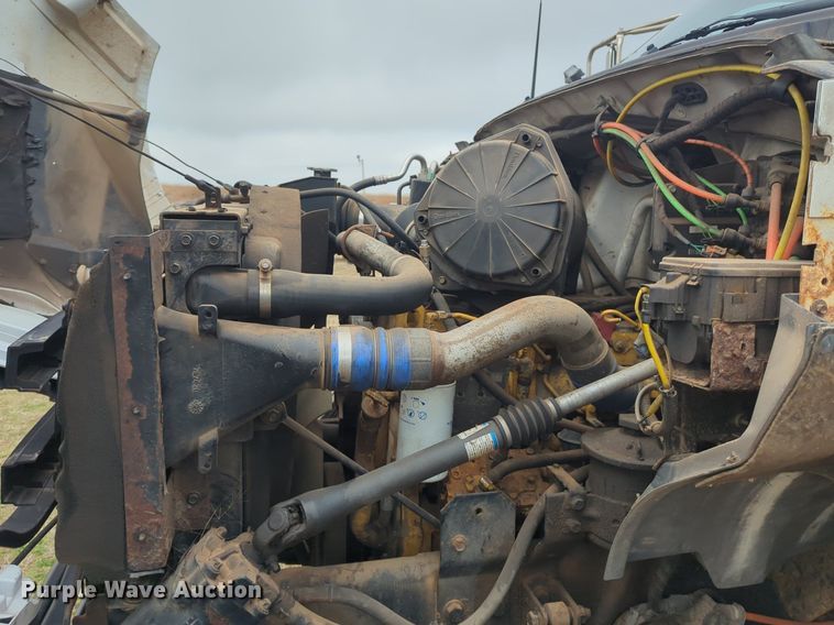 image for item NZ9369 2004 Ford F750 Super Duty truck cab and chassis