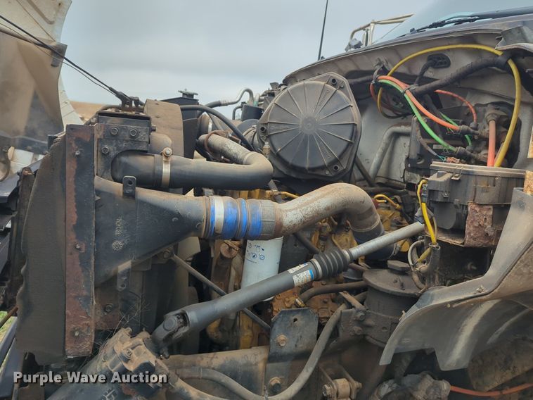 image for item NZ9369 2004 Ford F750 Super Duty truck cab and chassis