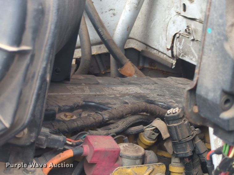 image for item NZ9369 2004 Ford F750 Super Duty truck cab and chassis