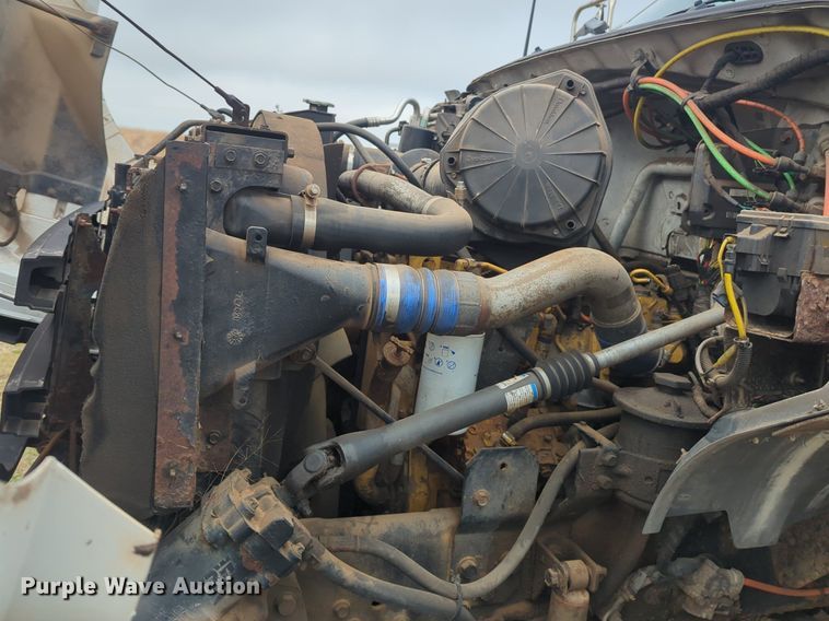 image for item NZ9369 2004 Ford F750 Super Duty truck cab and chassis