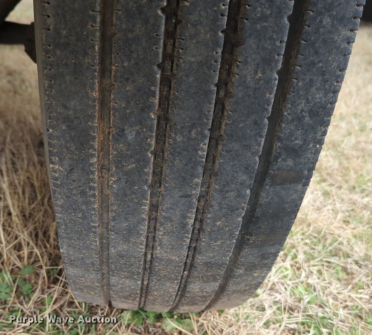 image for item NZ9369 2004 Ford F750 Super Duty truck cab and chassis