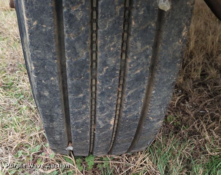 image for item NZ9369 2004 Ford F750 Super Duty truck cab and chassis