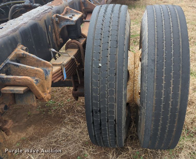 image for item NZ9369 2004 Ford F750 Super Duty truck cab and chassis