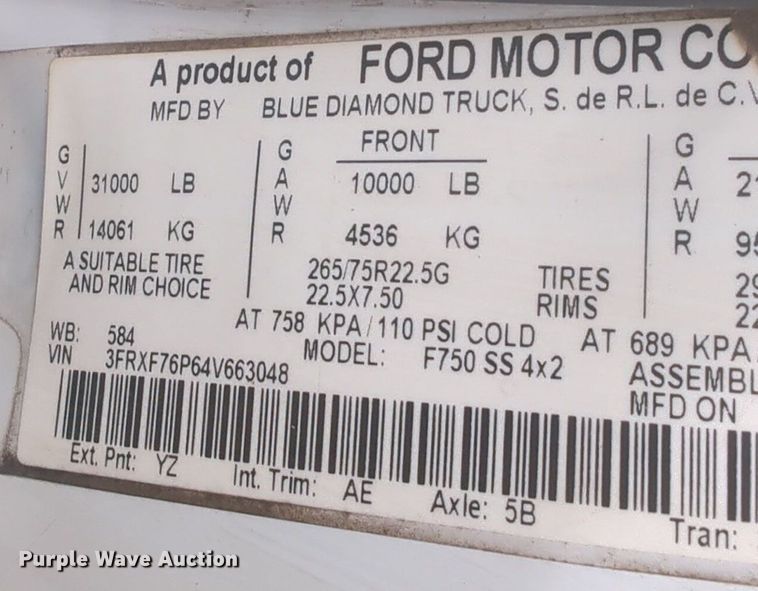 image for item NZ9369 2004 Ford F750 Super Duty truck cab and chassis