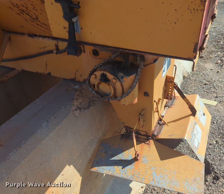 image for item NZ9382 Henderson Cheif spreader