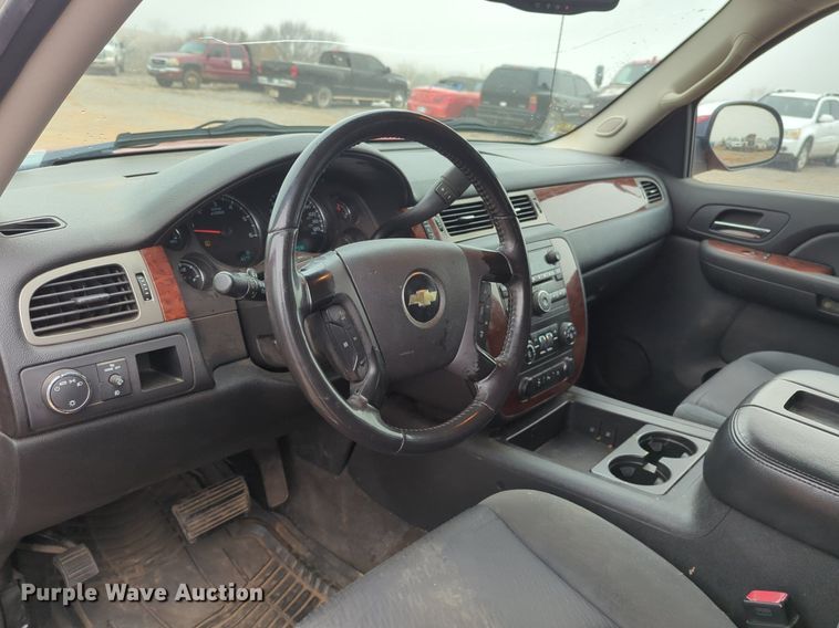 image for item NZ9389 2009 Chevrolet Avalanche Crew Cab pickup truck