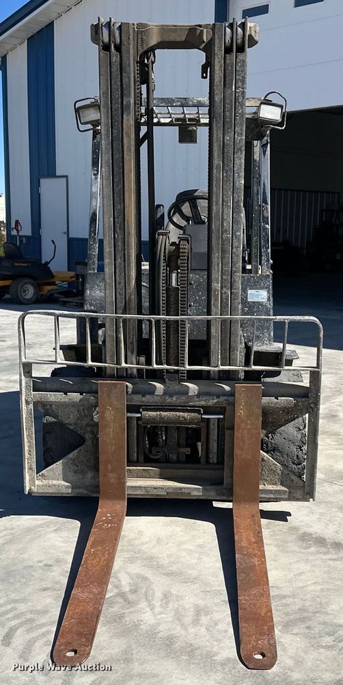 image for item OA9568 Yale forklift