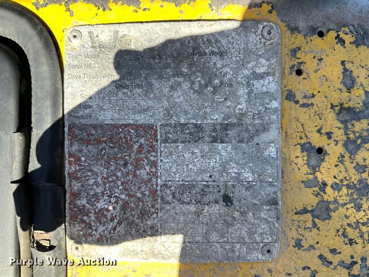 image for item OA9568 Yale forklift