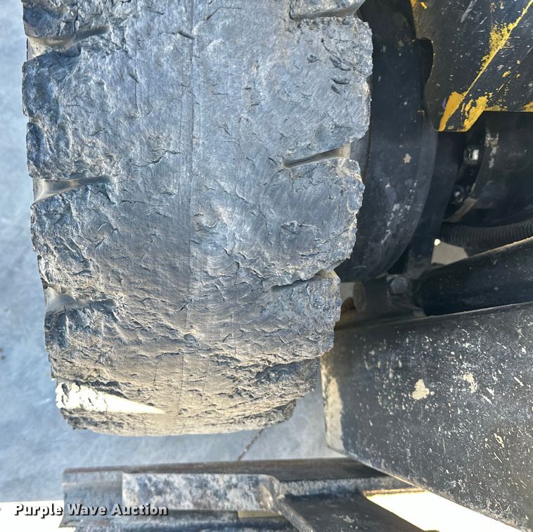 image for item OA9568 Yale forklift