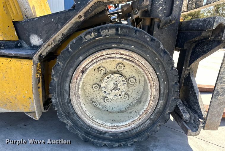 image for item OA9568 Yale forklift