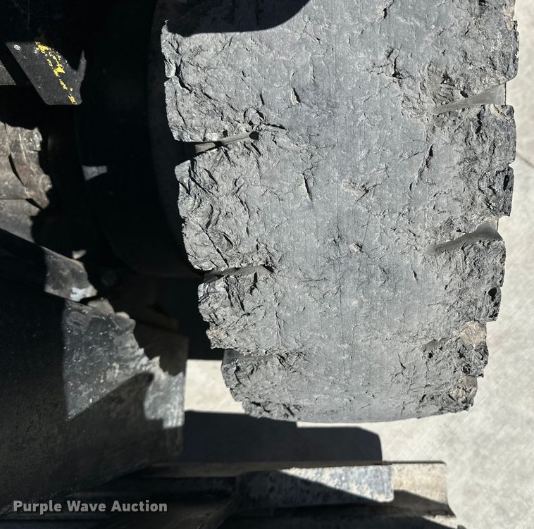 image for item OA9568 Yale forklift