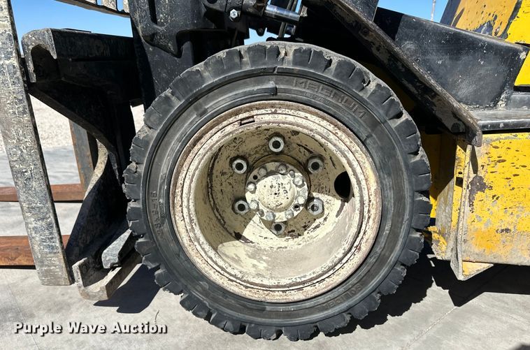 image for item OA9568 Yale forklift