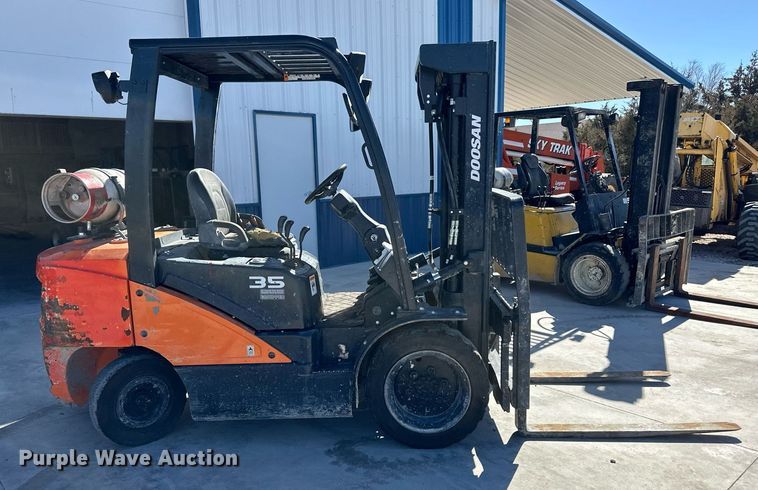image for item OA9569 Doosan G35NC-7 forklift
