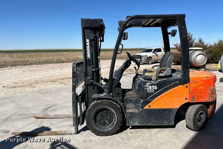image for item OA9569 Doosan G35NC-7 forklift