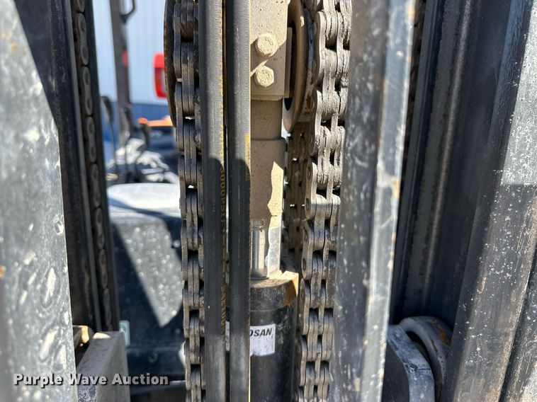 image for item OA9569 Doosan G35NC-7 forklift