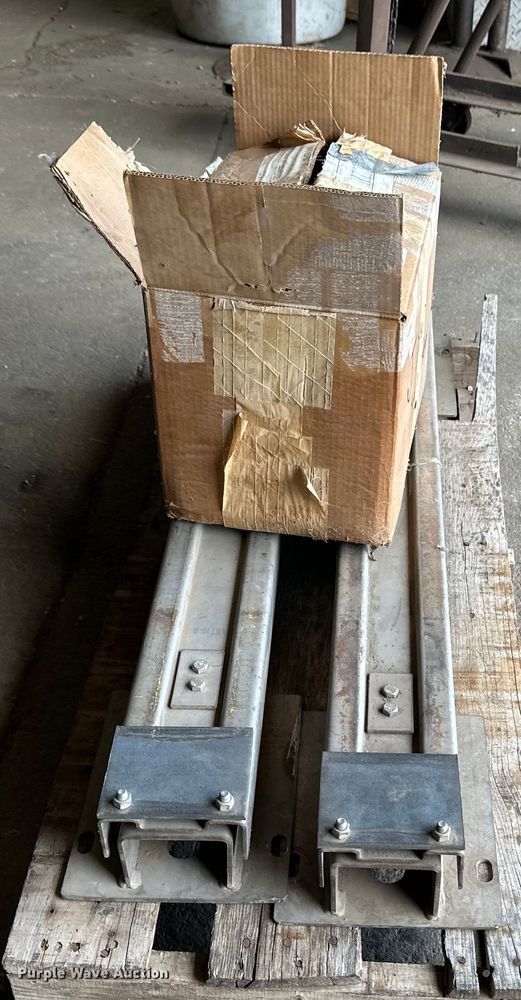 image for item OA9607 J Star livestock scale