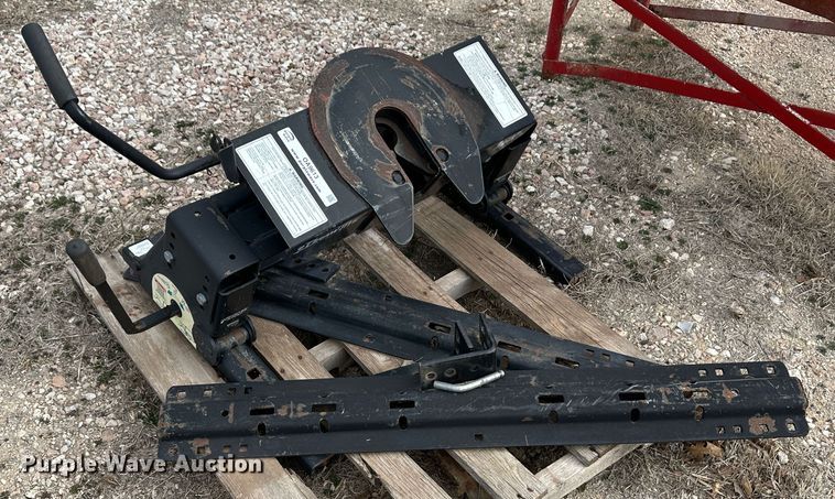 image for item OA9613 Draw-Tite fifth wheel hitch