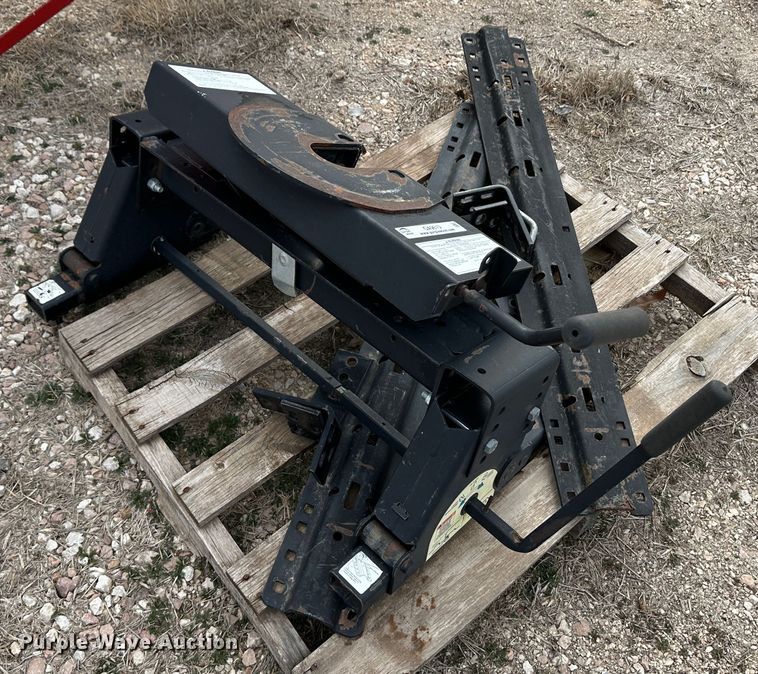 image for item OA9613 Draw-Tite fifth wheel hitch