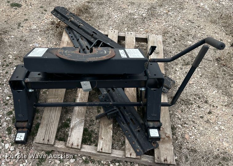 image for item OA9613 Draw-Tite fifth wheel hitch