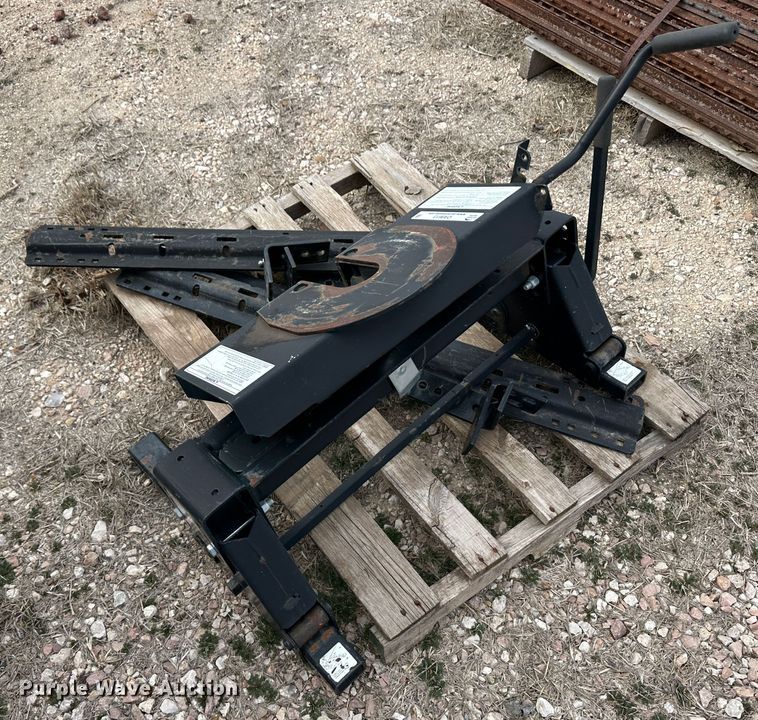 image for item OA9613 Draw-Tite fifth wheel hitch