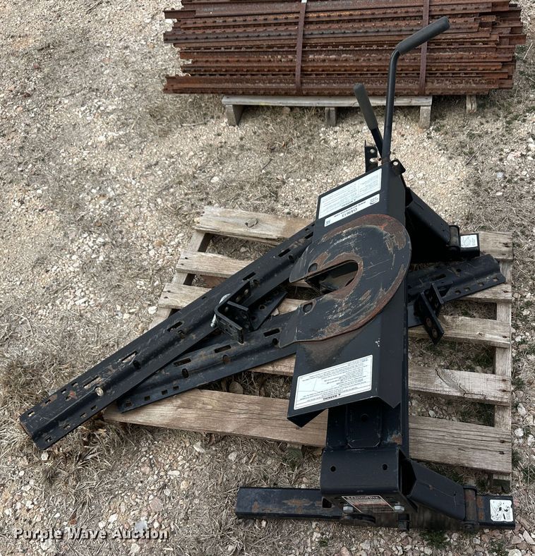 image for item OA9613 Draw-Tite fifth wheel hitch