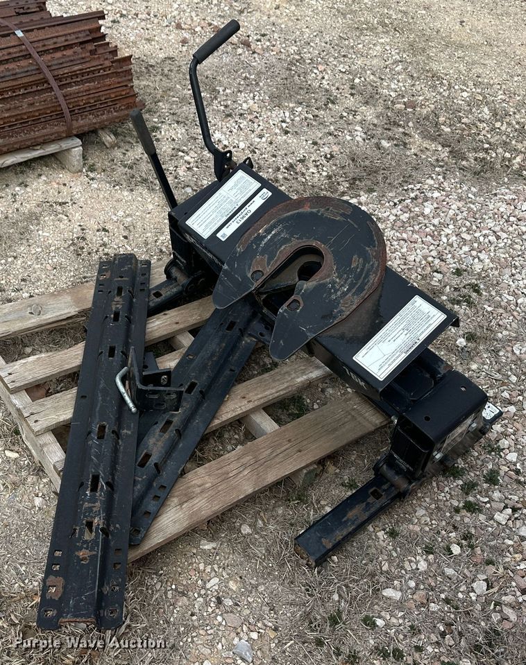 image for item OA9613 Draw-Tite fifth wheel hitch