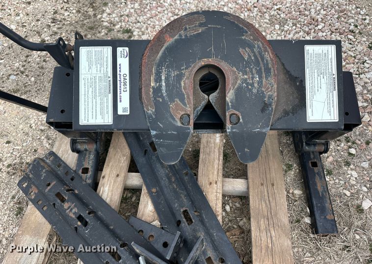 image for item OA9613 Draw-Tite fifth wheel hitch