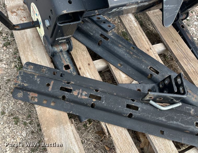 image for item OA9613 Draw-Tite fifth wheel hitch