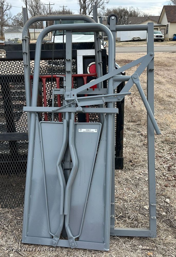 image for item OA9617 (2) Filson livestock squeeze chutes