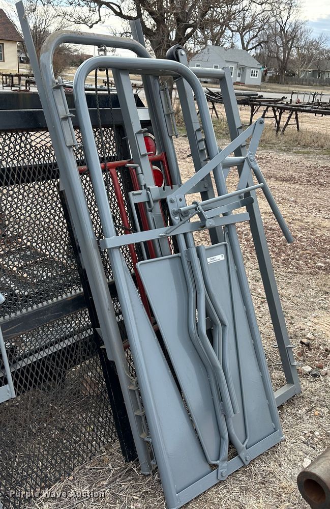 image for item OA9617 (2) Filson livestock squeeze chutes