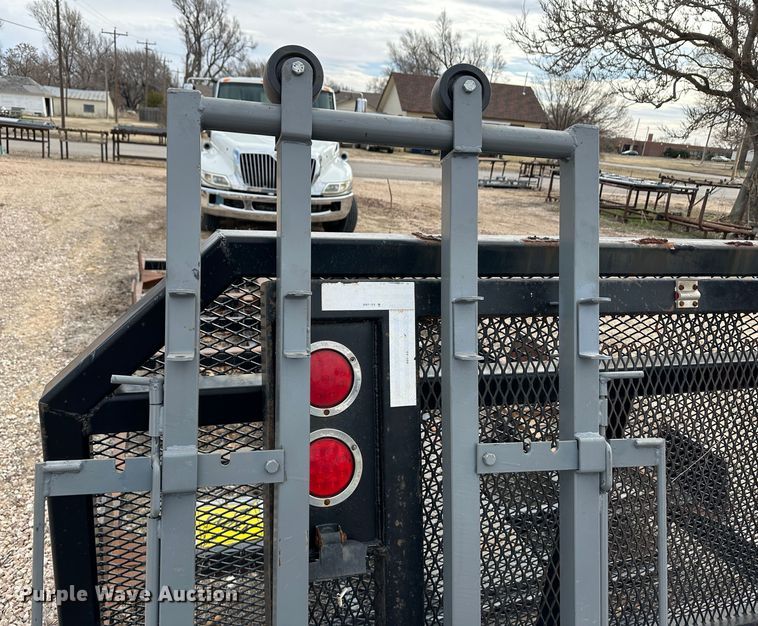 image for item OA9617 (2) Filson livestock squeeze chutes