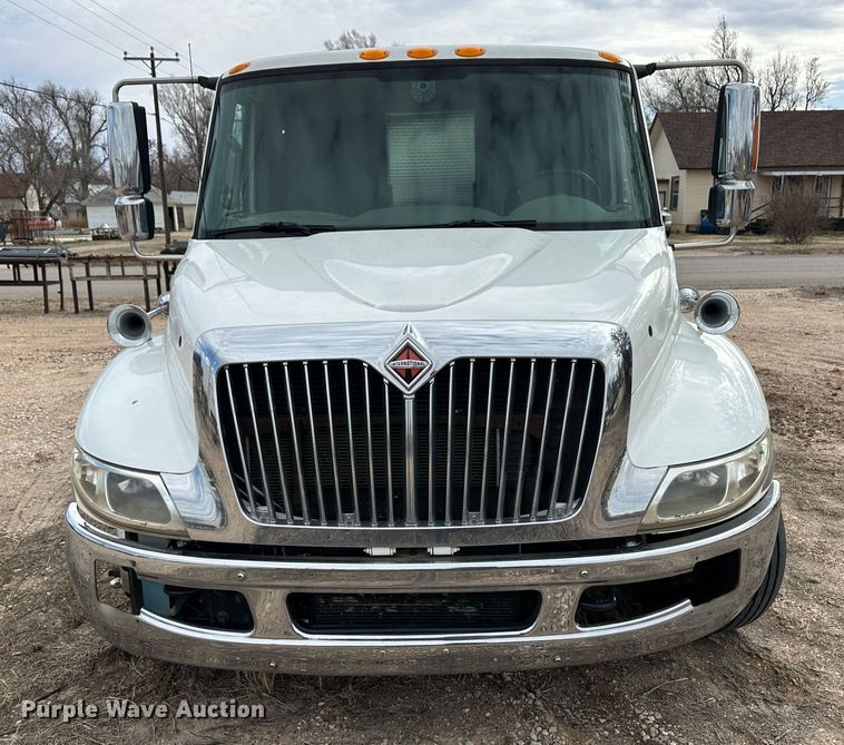 image for item OA9618 2013 International 4300 semi truck